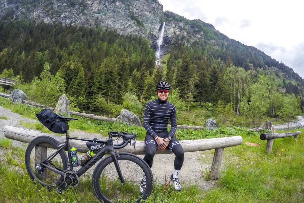 Bikepacking zum Großglockner: Vorbei am Jungfernsprung Wasserfall nach Heiligenblut mit dem Rennrad