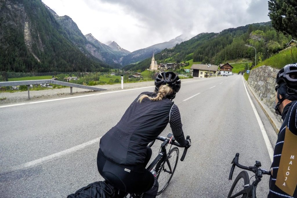 Bikepacking zum Großglockner: Vorbei am Jungfernsprung Wasserfall nach Heiligenblut mit dem Rennrad